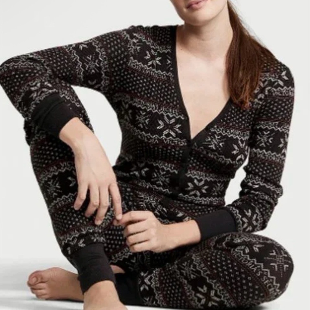 ๐ Victoria's Secret ๐ Stretch Knit Onsie Bodysuit Romper Black Fair Isle Accents - Picture 6 of 10